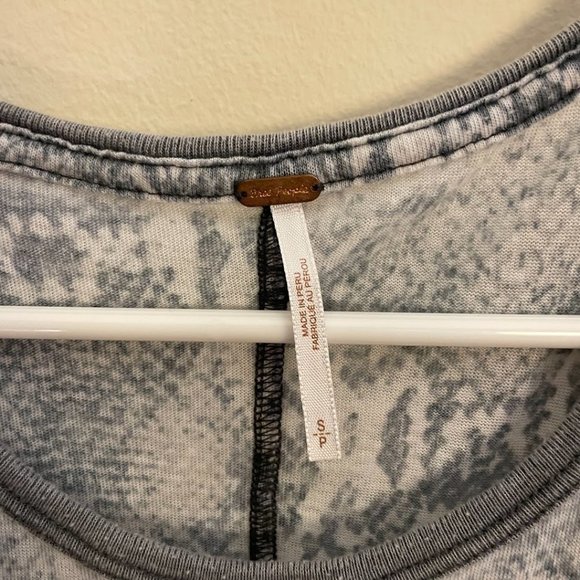 Free People Short Sleeve Print - Picture 2 of 5